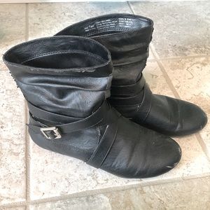Kohl’s SO Size 7 Black Short Boots Booties